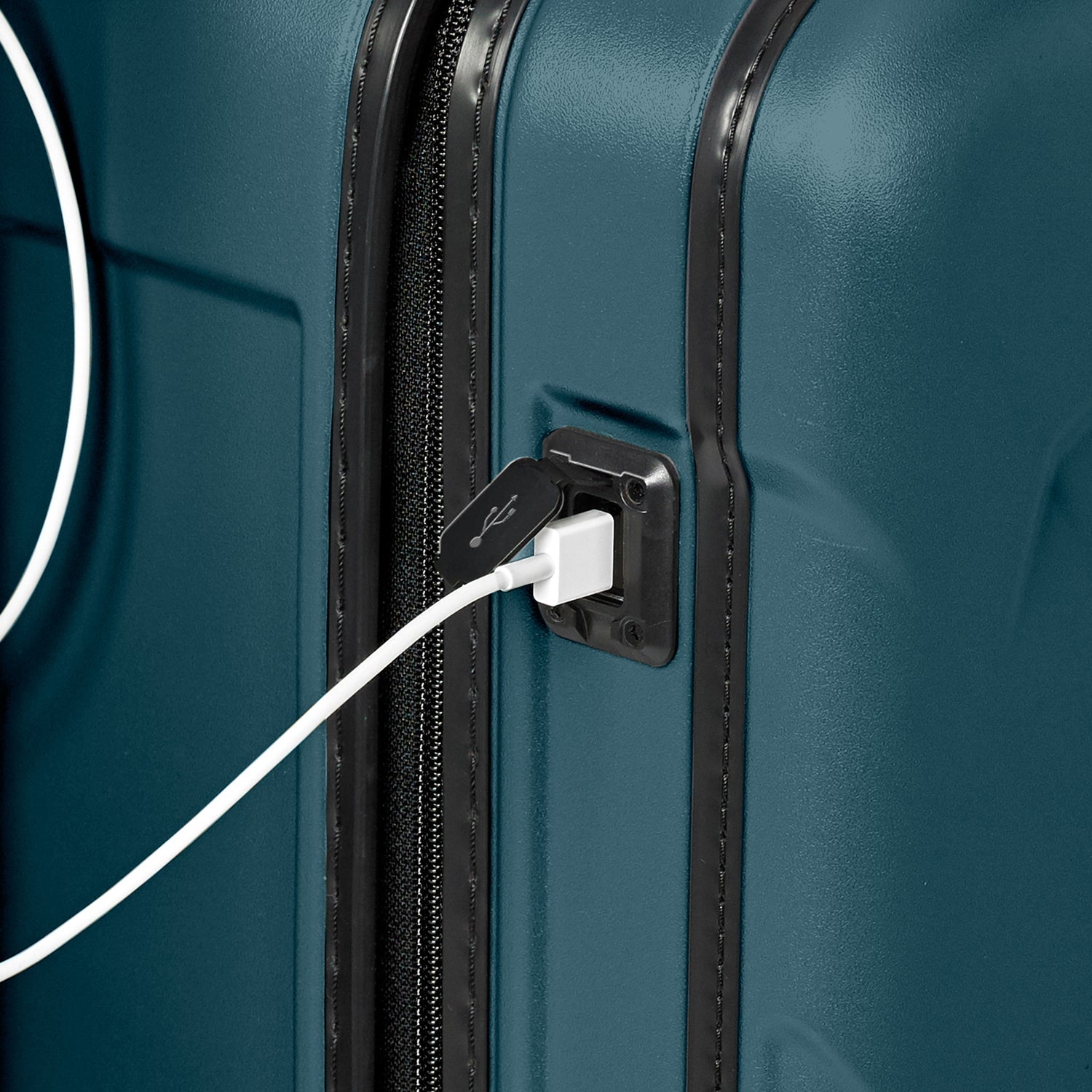 Domestic 22" Carry-On Spinner | QU222SP