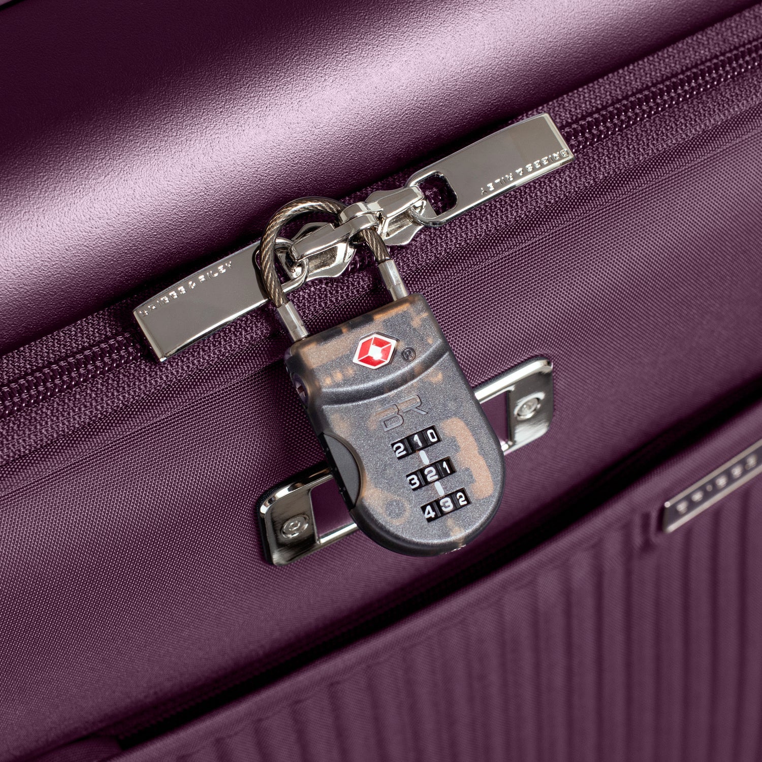 Essential 22" Front Pocket Carry-On Expandable Spinner | SU322FCXSP