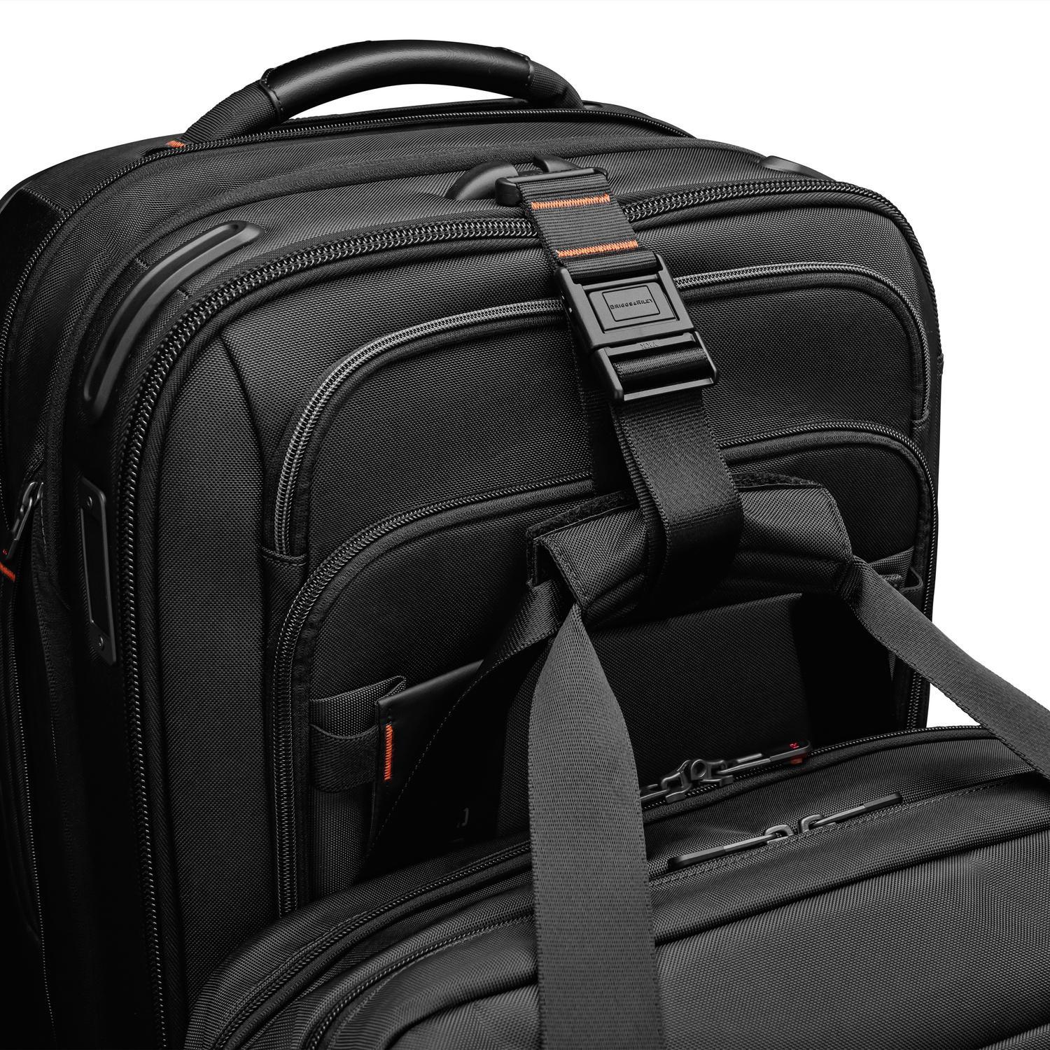 Global 21" Carry-on Expandable Spinner | ZXU221SPXW